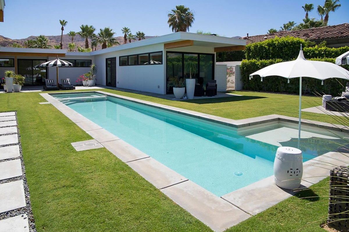 Pool courtyard and post-and-beam roofline of the 180 House Lindal home in Palm Springs